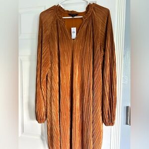 BANANA REPUBLIC plisse swing dress bronze mustard crinkled v-neck dress.